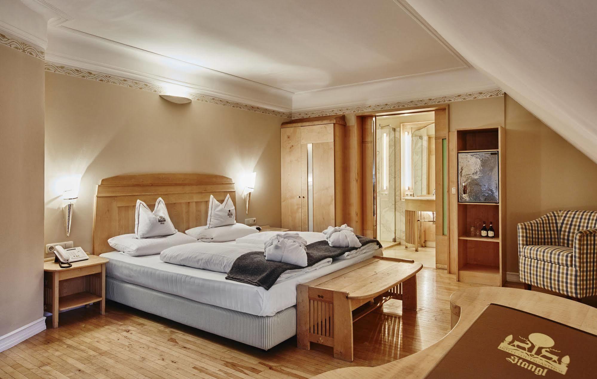 Hotel Gutsgasthof Stangl ファターシュテッテン エクステリア 写真